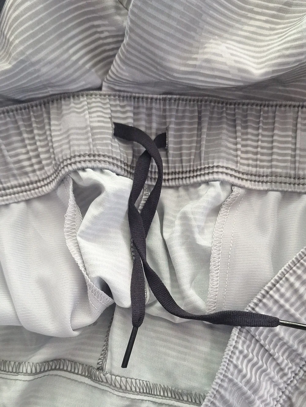 Old Navy Light Gray Striped Casual Athletics Shorts Medium